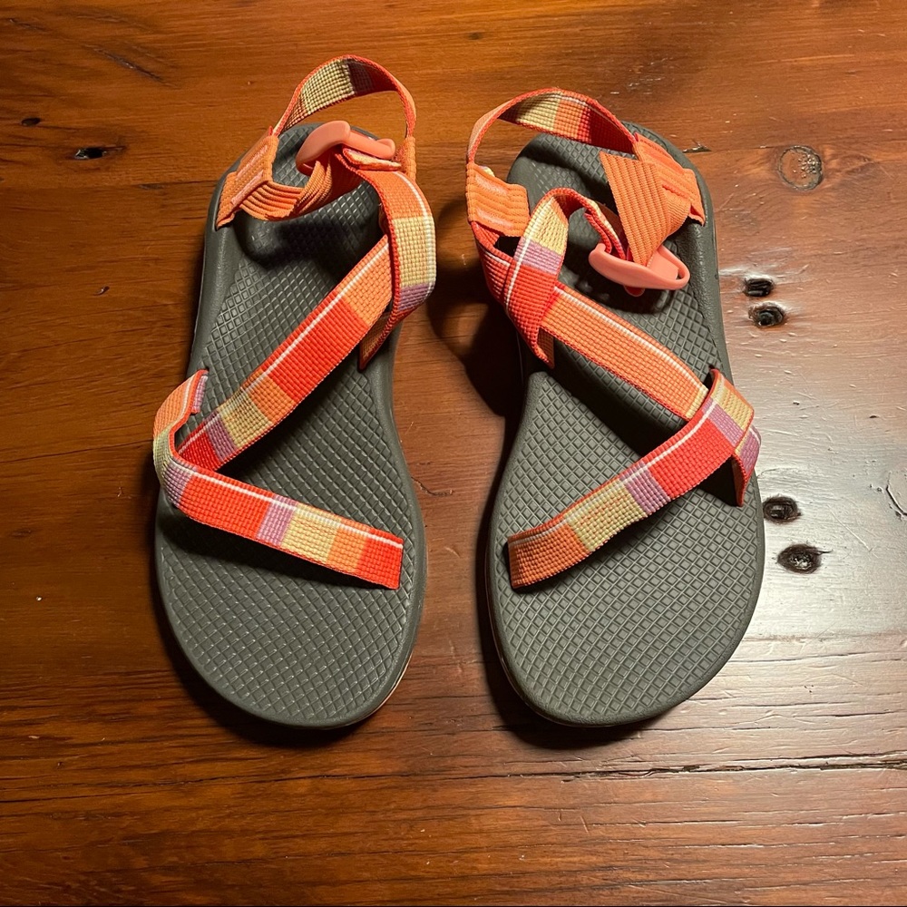 Coral Chacos